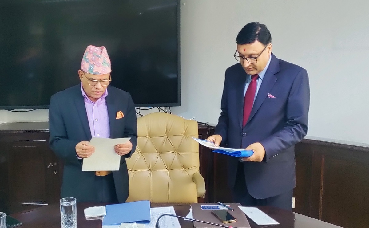 राष्ट्रिय वाणिज्य बैंकका नवनियुक्त प्रमुख कार्यकारी अधिकृत देवेन्द्ररमण खनालद्धारा शपथ तथा पदभार ग्रहण